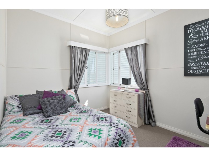 21 FAINE STREET, Manly West QLD 4179