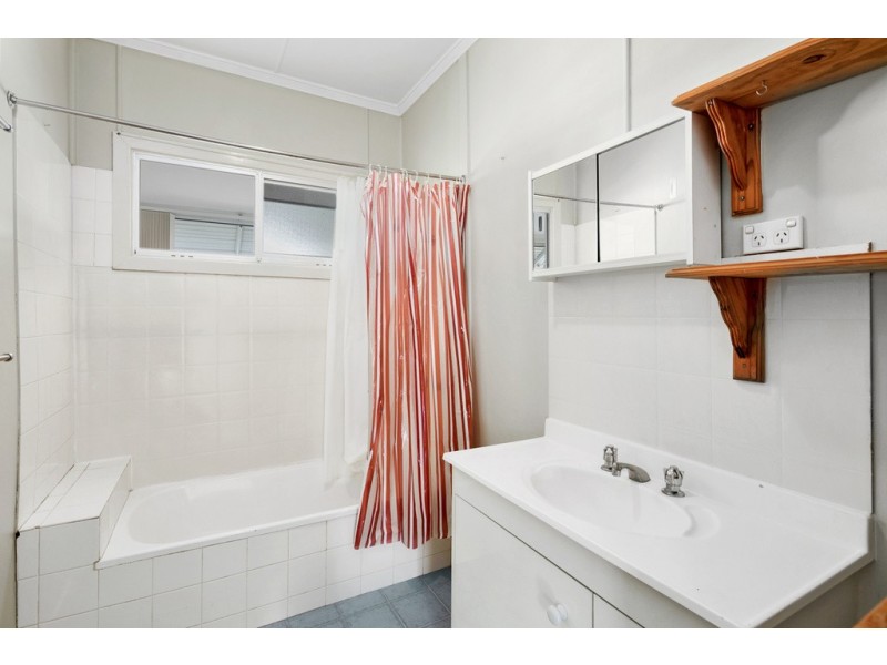 2 TULKARA STREET, Manly West QLD 4179