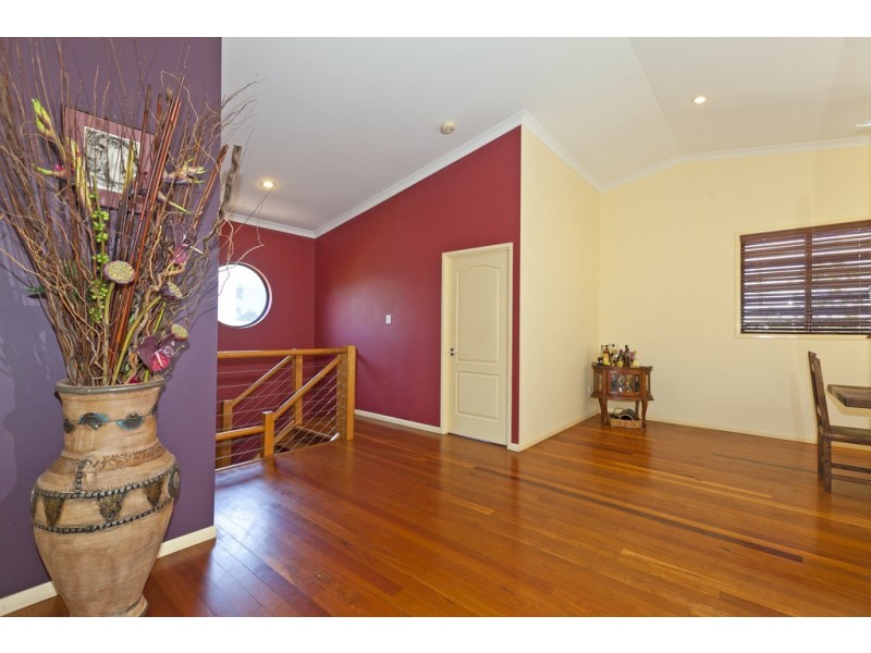 2 Macdonald Street, Lota QLD 4179