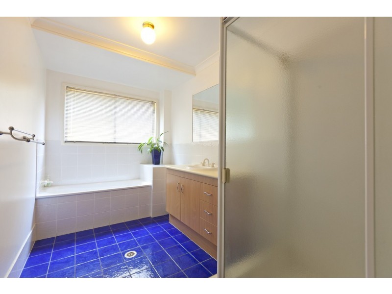 2 Macdonald Street, Lota QLD 4179