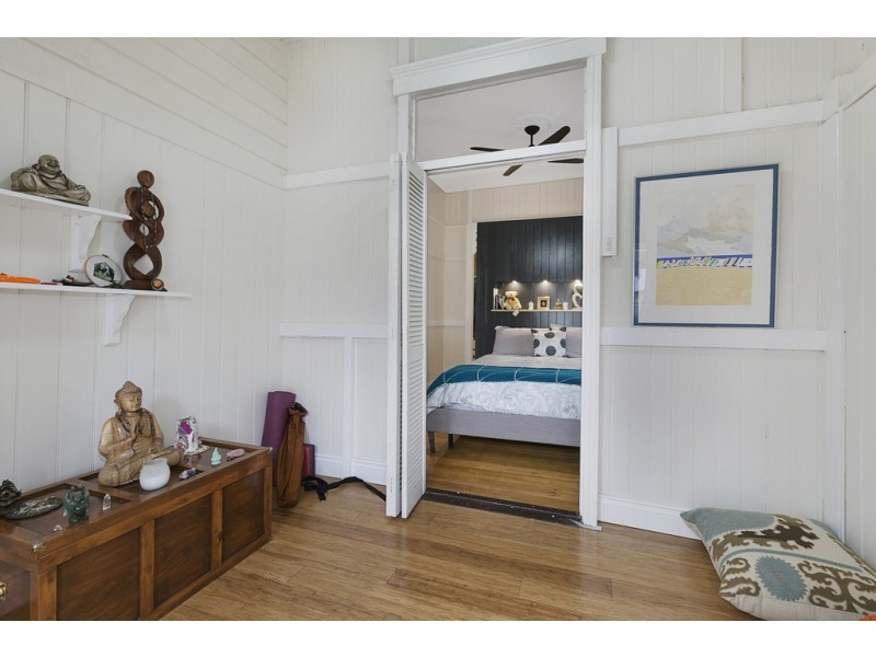 14 MORETON AVENUE, Wynnum QLD 4178