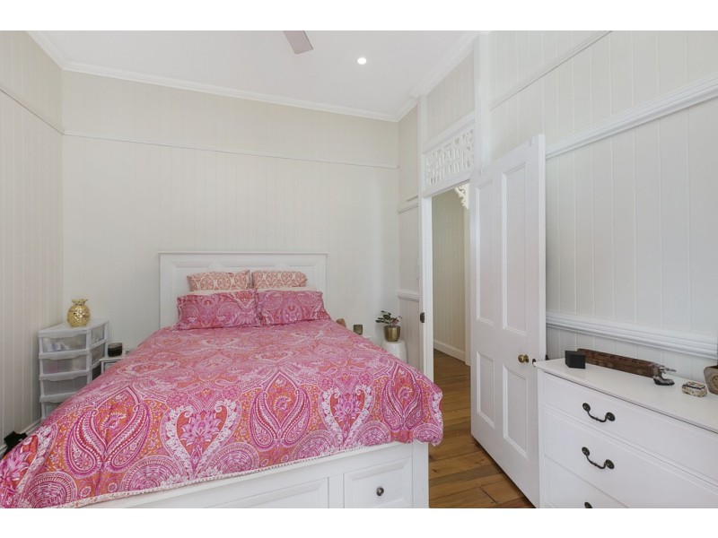 14 MORETON AVENUE, Wynnum QLD 4178