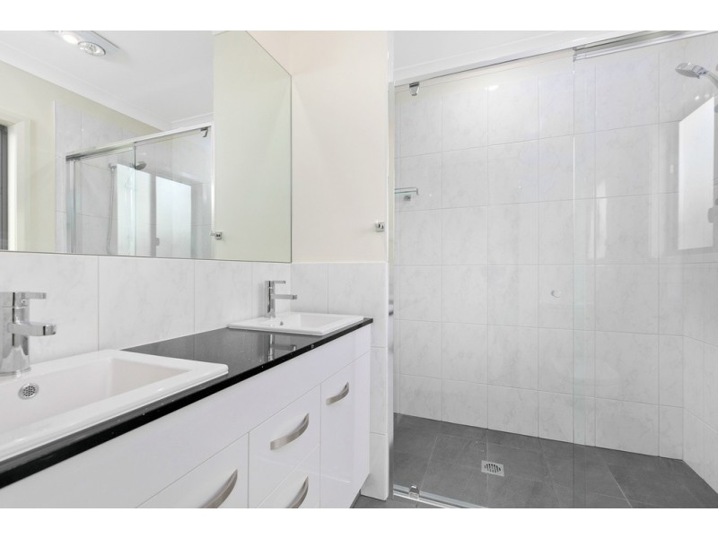 21a Barrinia Street, Manly QLD 4179