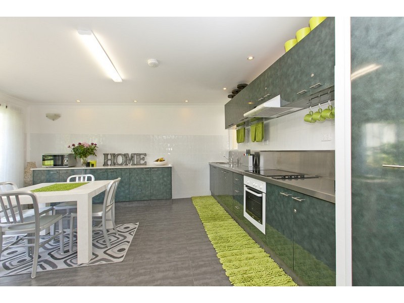 24 Alkoomie Street, Wynnum QLD 4178