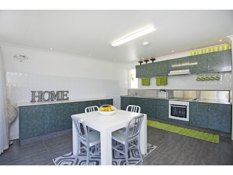 24 Alkoomie Street, Wynnum QLD 4178