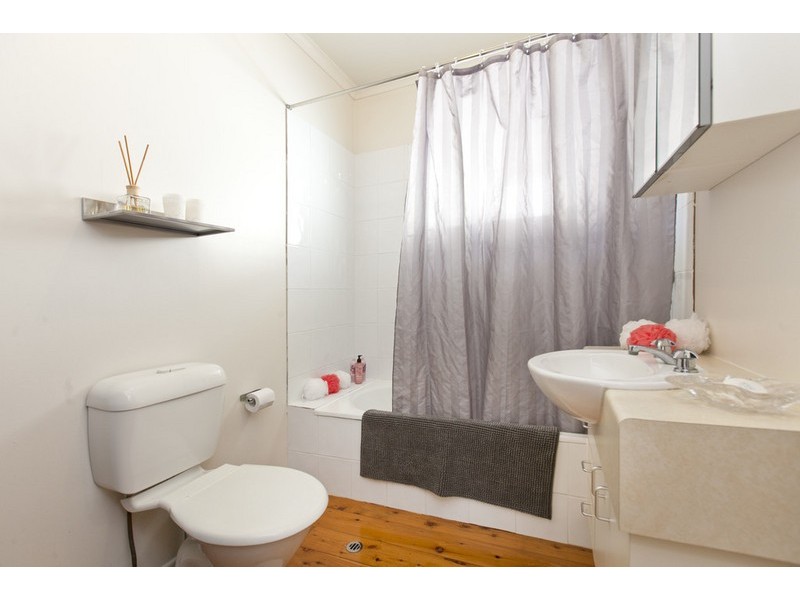 24 Alkoomie Street, Wynnum QLD 4178