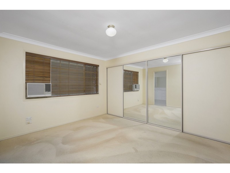 39 PLAZA STREET, Wynnum West QLD 4178
