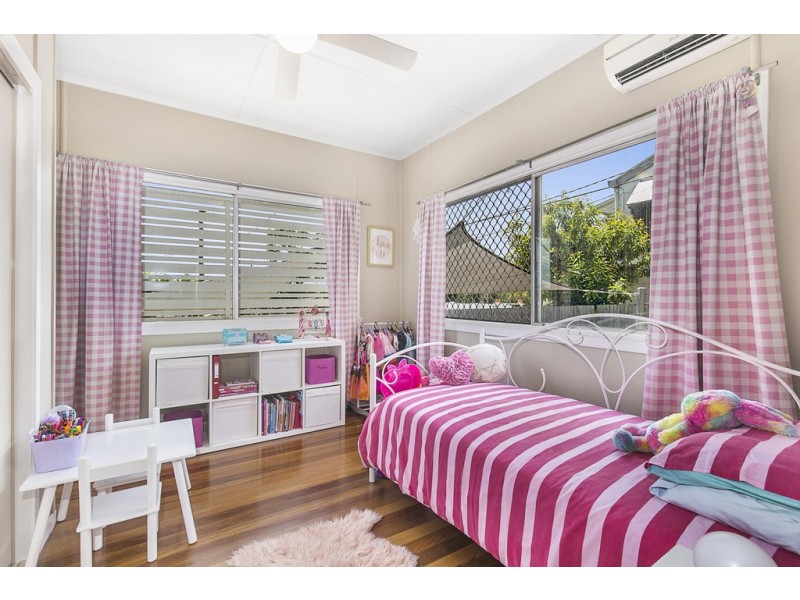 75 HUTTON AVENUE, Wynnum QLD 4178