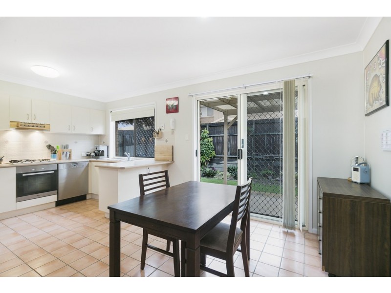 11/27 Camille Cres, Wynnum West QLD 4178