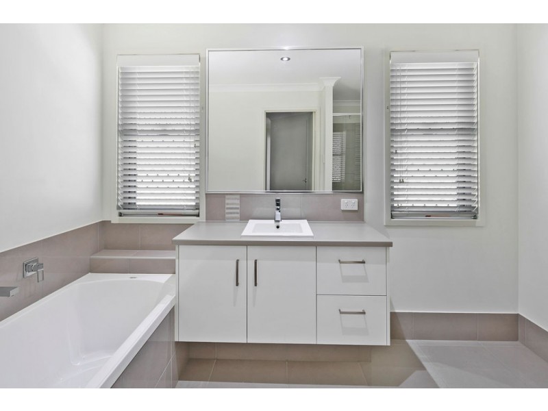 13 COBAR STREET, Lota QLD 4179