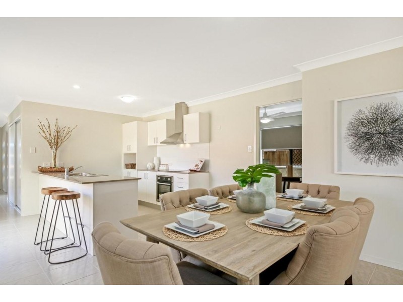 82 HINDES STREET, Lota QLD 4179