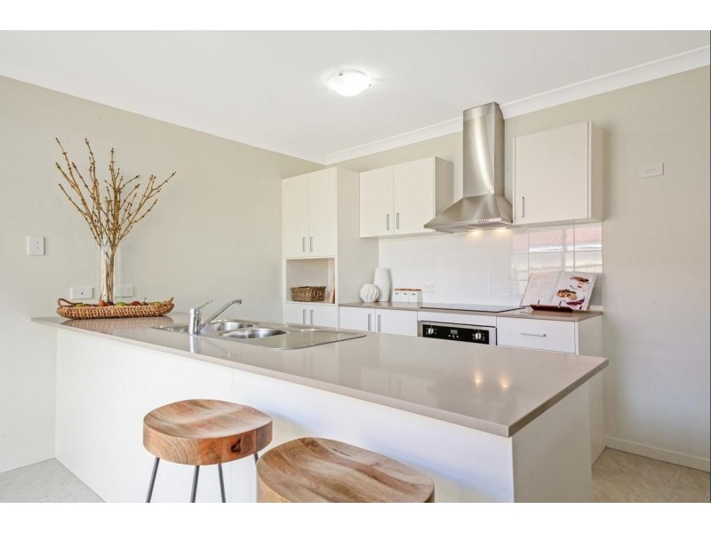 82 HINDES STREET, Lota QLD 4179