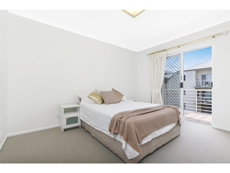 22/96 NORMAN CRESCENT, Norman Park QLD 4170