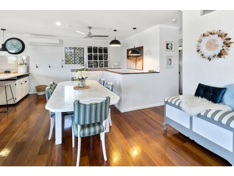 220 GORDON PARADE, Manly QLD 4179