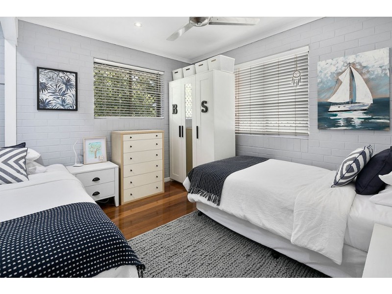 220 GORDON PARADE, Manly QLD 4179