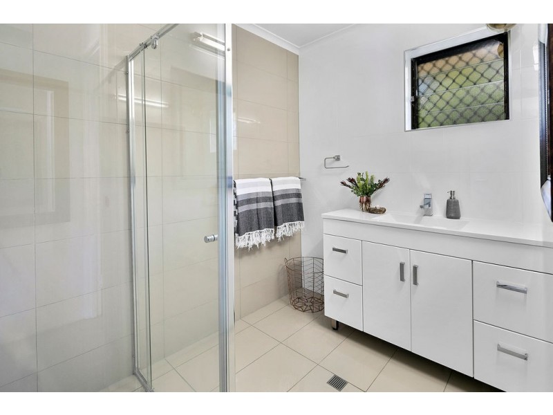 220 GORDON PARADE, Manly QLD 4179