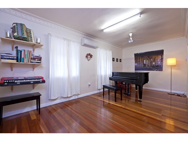 41 Seabreeze Road, Manly West QLD 4179