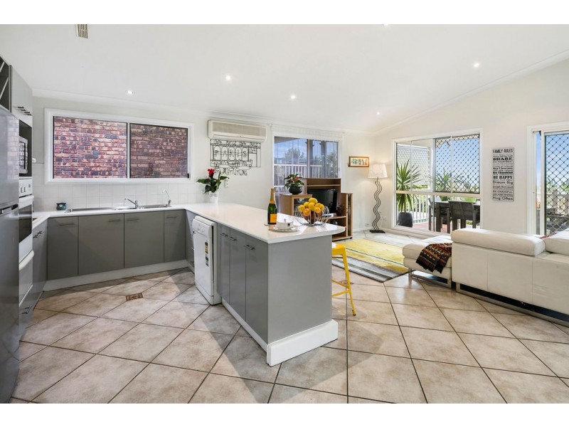 63 GORDON PARADE, Manly QLD 4179