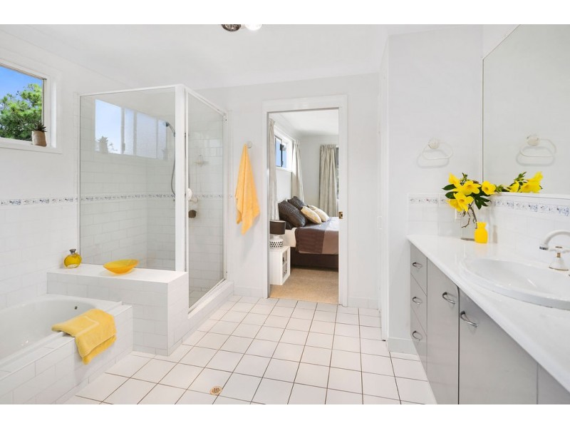 63 GORDON PARADE, Manly QLD 4179