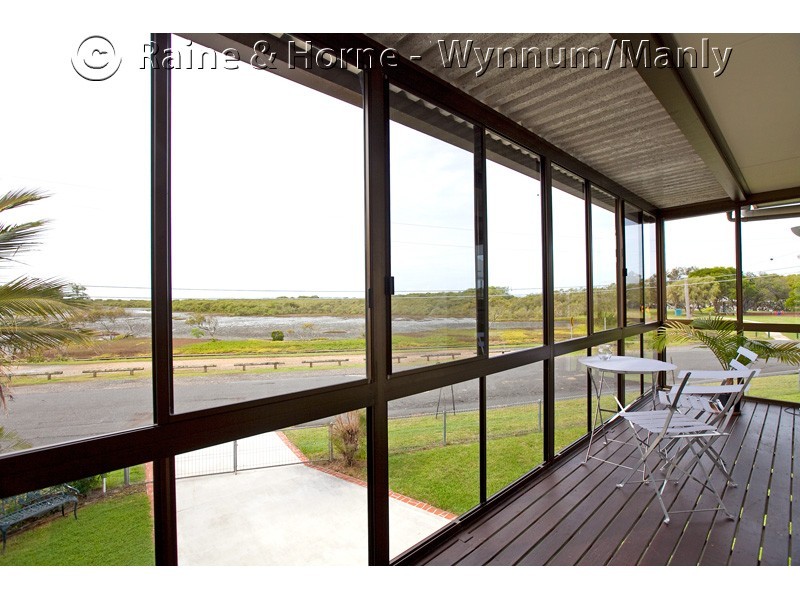 821 Esplanade, Lota QLD 4179