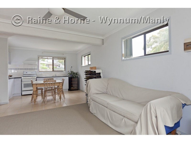 821 Esplanade, Lota QLD 4179