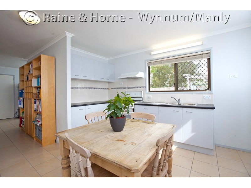 821 Esplanade, Lota QLD 4179