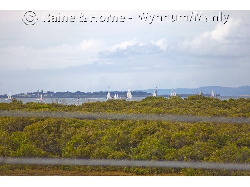 821 Esplanade, Lota QLD 4179