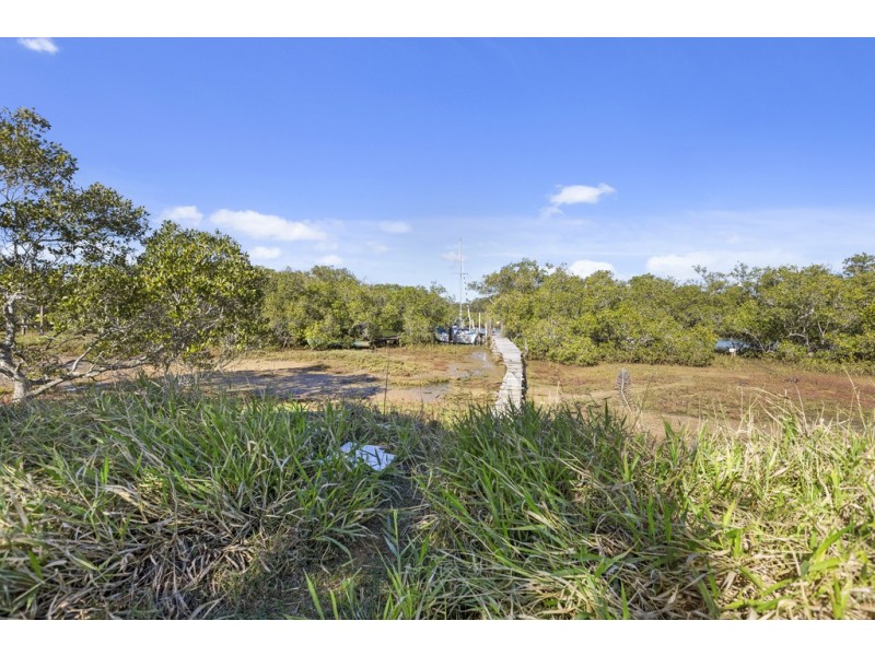 875 ESPLANADE, Lota QLD 4179