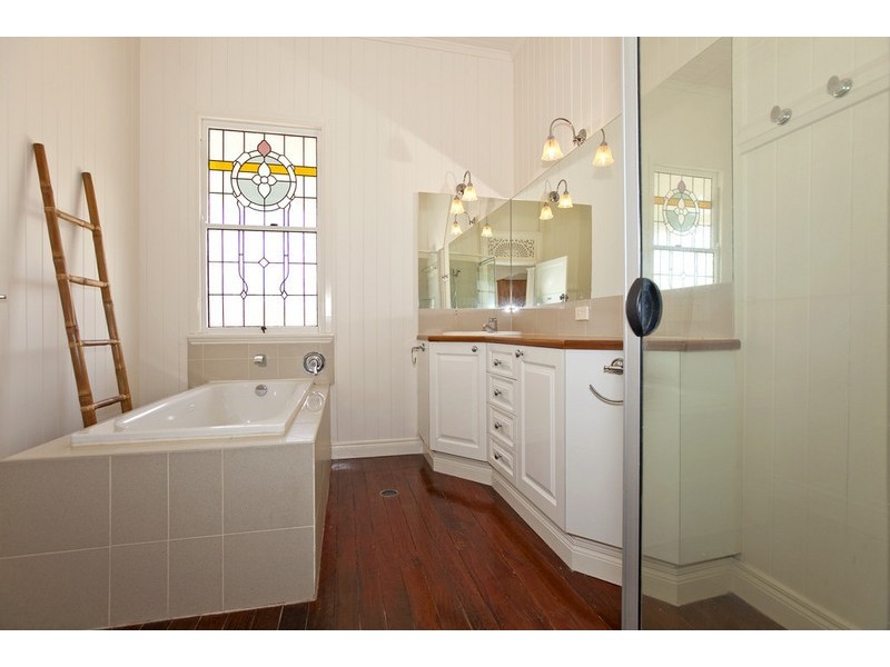 205 Carlton Terrace, Manly QLD 4179