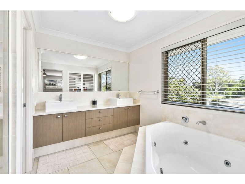 16 Diana Place, Manly West QLD 4179
