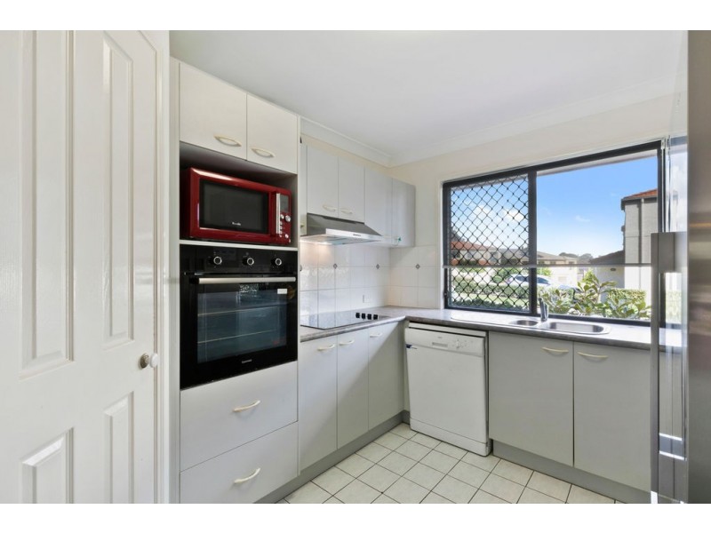 4 20 HUNTER STREET, Manly West QLD 4179