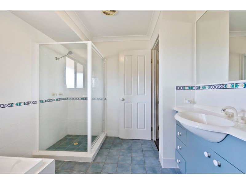 4 20 HUNTER STREET, Manly West QLD 4179