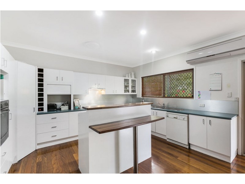 218 WHITES ROAD, Lota QLD 4179