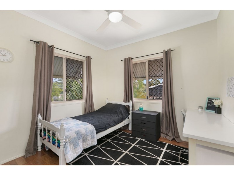 218 WHITES ROAD, Lota QLD 4179