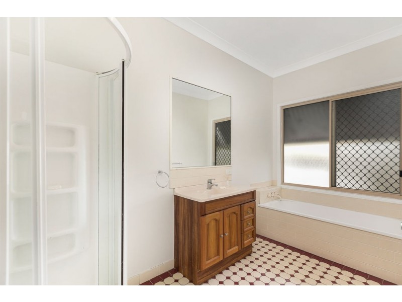 218 WHITES ROAD, Lota QLD 4179