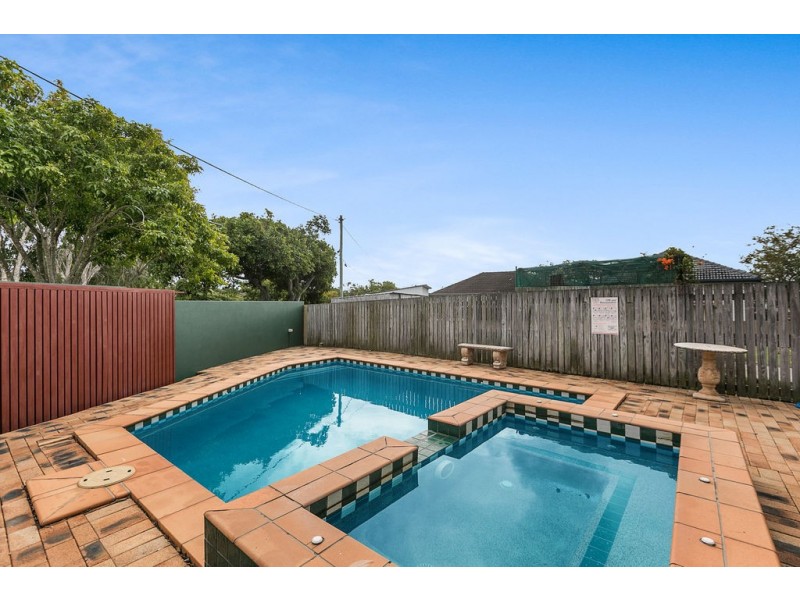 218 WHITES ROAD, Lota QLD 4179