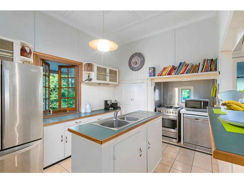 4 CHANDOS STREET, Wynnum West QLD 4178
