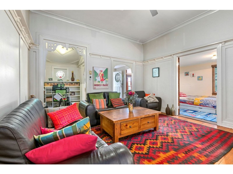 4 CHANDOS STREET, Wynnum West QLD 4178