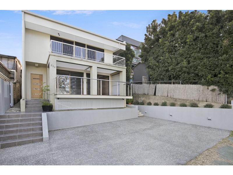 659B Esplanade, Lota QLD 4179