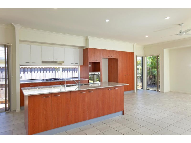 25 Mossvale Drive, Wakerley QLD 4154