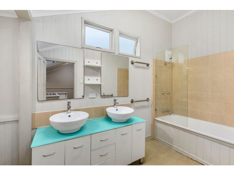 99 ADAM STREET, Wynnum QLD 4178