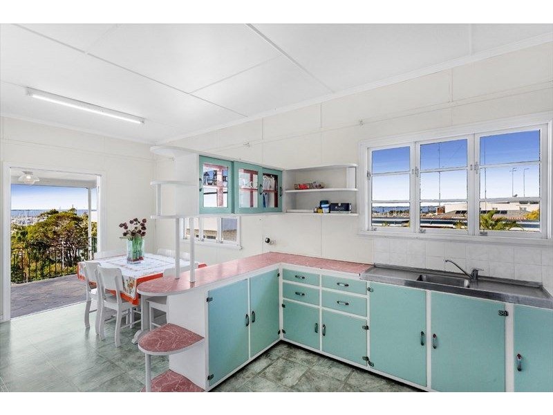 42 WELLINGTON STREET, Manly QLD 4179
