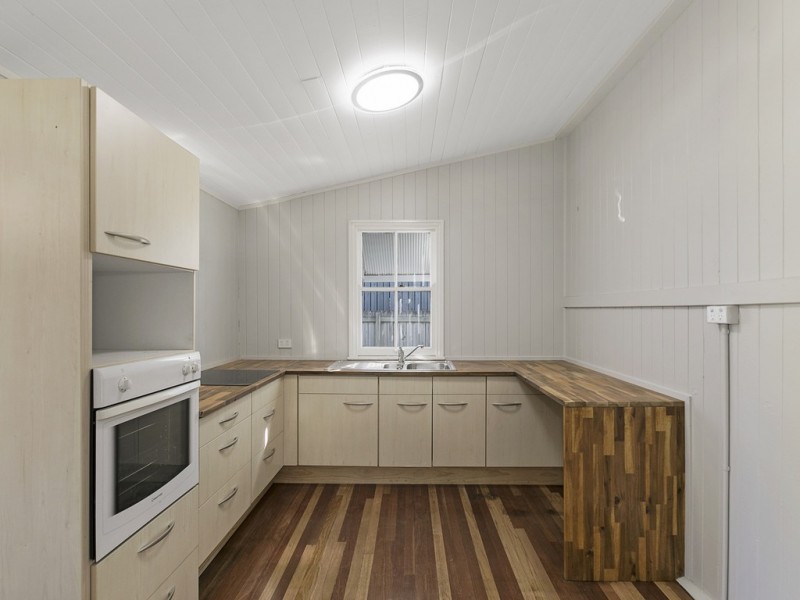 24 HINDES STREET, Lota QLD 4179