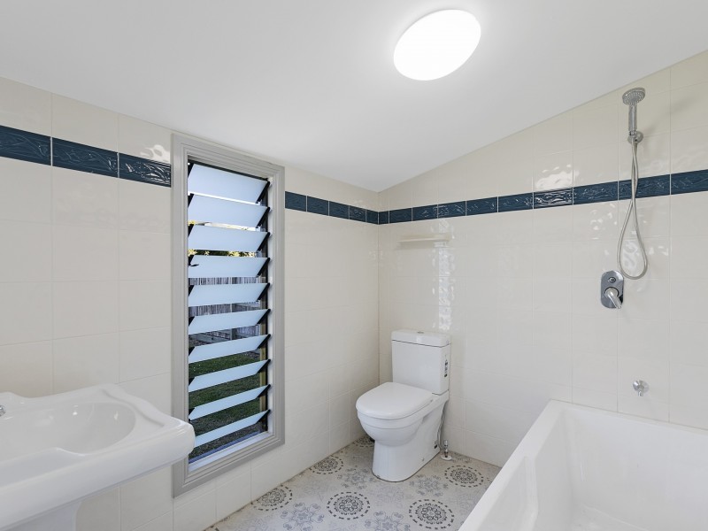 24 HINDES STREET, Lota QLD 4179