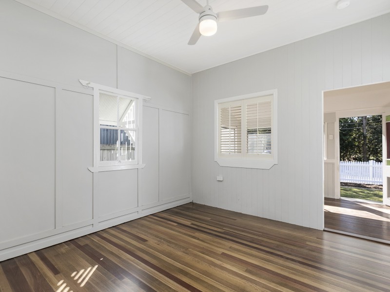 24 HINDES STREET, Lota QLD 4179