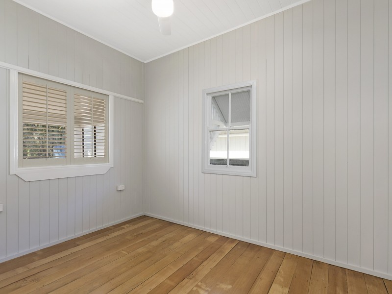 24 HINDES STREET, Lota QLD 4179