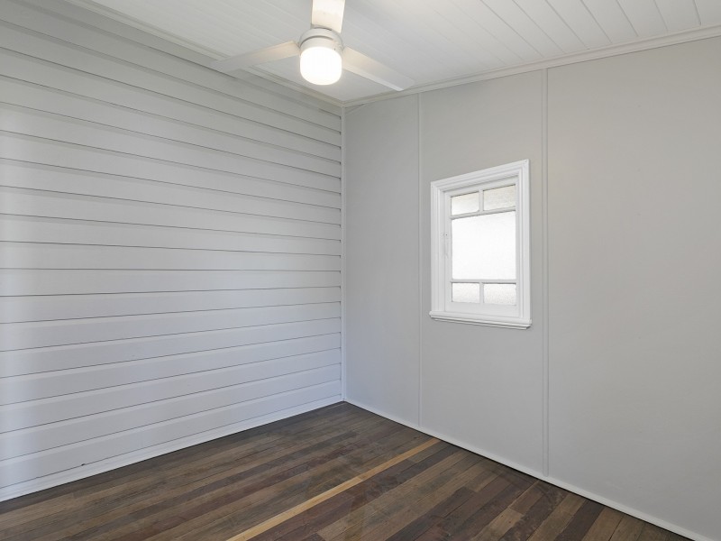 24 HINDES STREET, Lota QLD 4179