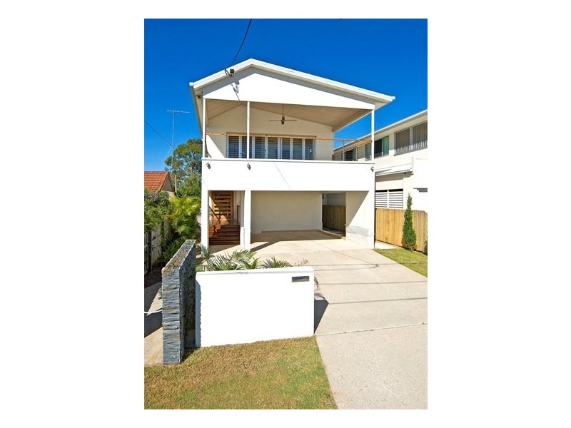 813 Esplanade, Lota QLD 4179