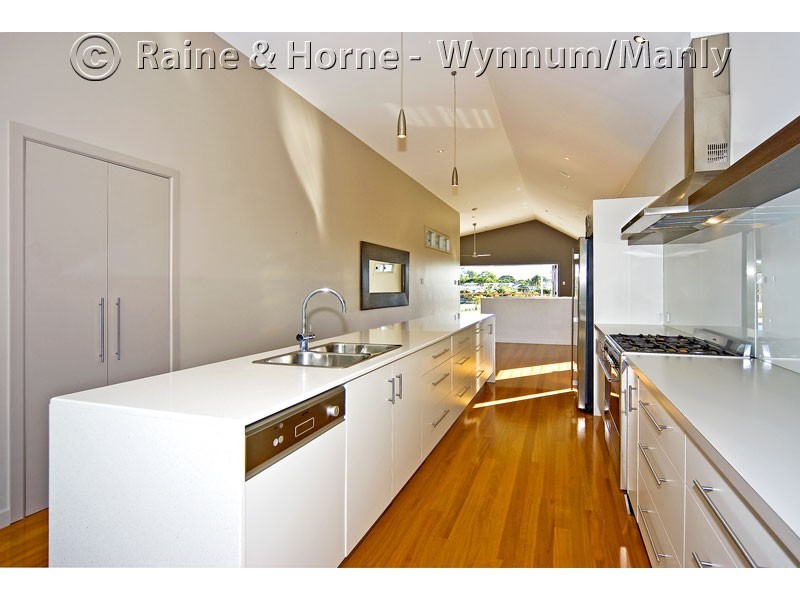 813 Esplanade, Lota QLD 4179