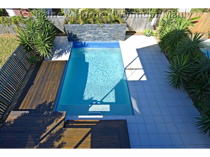 813 Esplanade, Lota QLD 4179